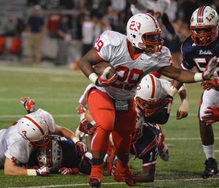 Sophomore Tavion Palmer stepped in at running back, adding to the strong running game. Daniela Fuentes.