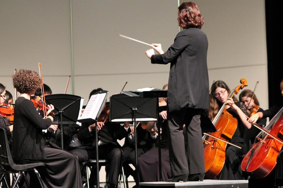 Director Laurette Reynosa conducts the Philharmonic Orchestra during their Oct. 6 concert.