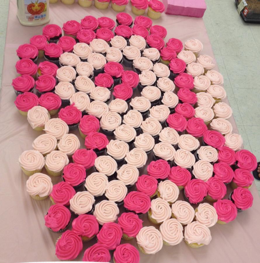 The+Cancer+Awareness+Club+also+gave+out+breast+cancer+themed+cupcakes+to+those+at+the+luncheon.
