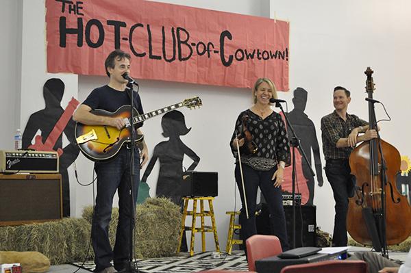Cowtown musicians plays old tunes at lunch performance. 