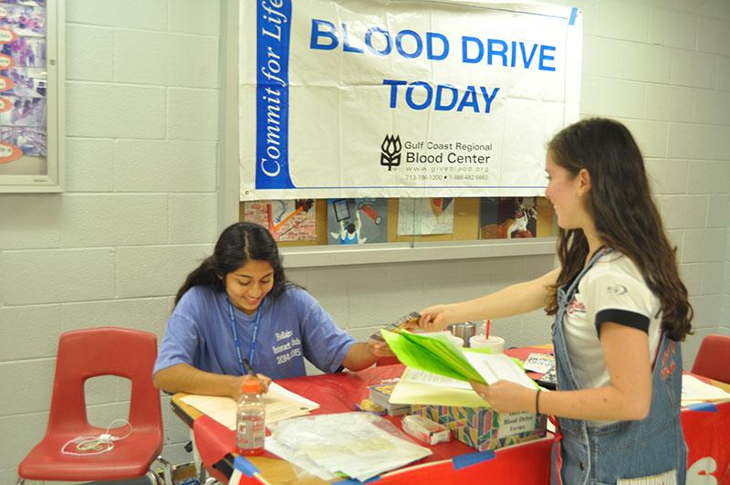 Interact Club teams up with Gulf Coast Regional Blood Center to host Blood Drive
