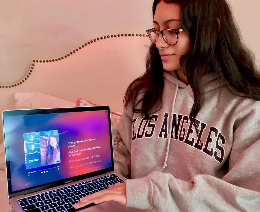 Sophomore Adriana Cortes listens to Driver’s License by Olivia Rodrigo on her computer. 