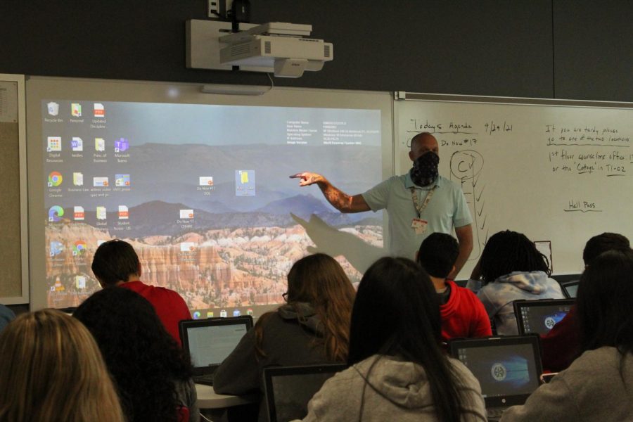 Coach Brady Mayo teaches his fifth period class, Business Law. Students follow along on their personal computers.