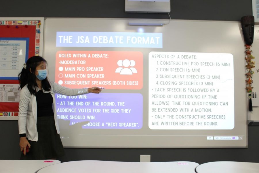 President Mitsuki Jiang explains the JSA Debate Format for an upcoming convention in Ms. Kuhleman’s room (Rm. 2707). With two speakers on the Pro and Con side, the audience votes for the “Best Speaker” who receives a gavel after multiple speeches from both teams.