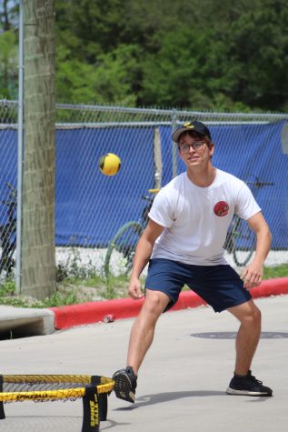 Senior Sam Yifrach eyes the ball as it is passed to him. Yifrach and his partner placed third in a Spikeball tournament in Oklahoma.