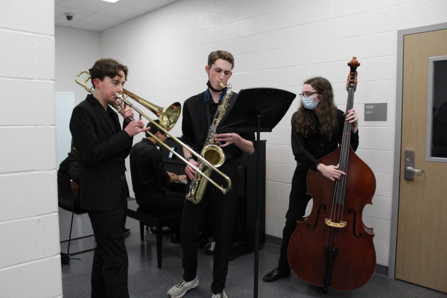 As guests filed into the auditorium, some of the Jazz Ensemble members played a mix up of all their pieces. Junior Josh Truong played the piano, junior Charlie Truitt played the cello, junior Owen Bell played the tenor saxophone and sophomore Koen Plank played the trombone.