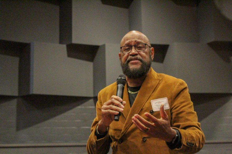 Guest speaker Leslie Smith gives a motivational speech to students in the auditorium during Cardinal Hour. The BSU invited Smith to Bellaire to share his experience and wisdom.