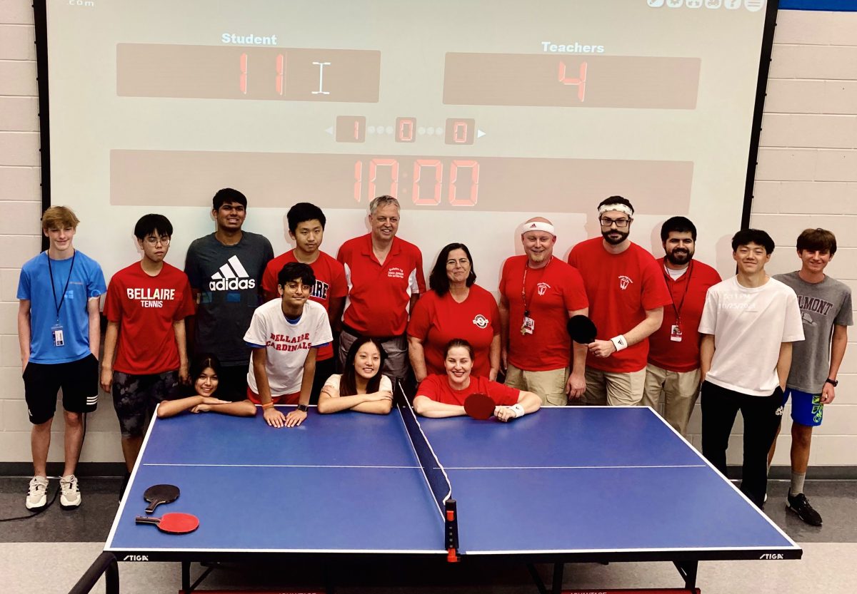 All+participants+and+club+members+that+attended+Day+One+of+the+Students+vs.+Teachers+Ping+Pong+Tournament+smile+for+a+closing+group+photo.+President+of+Ping+Pong+Club%2C+Ellen+Dai%2C+planned+the+event.+I+think+its+a+fun+way+to+engage+with+the+staff+and+students+because+thats+what+Bellaire+is+about%2C+she+said.