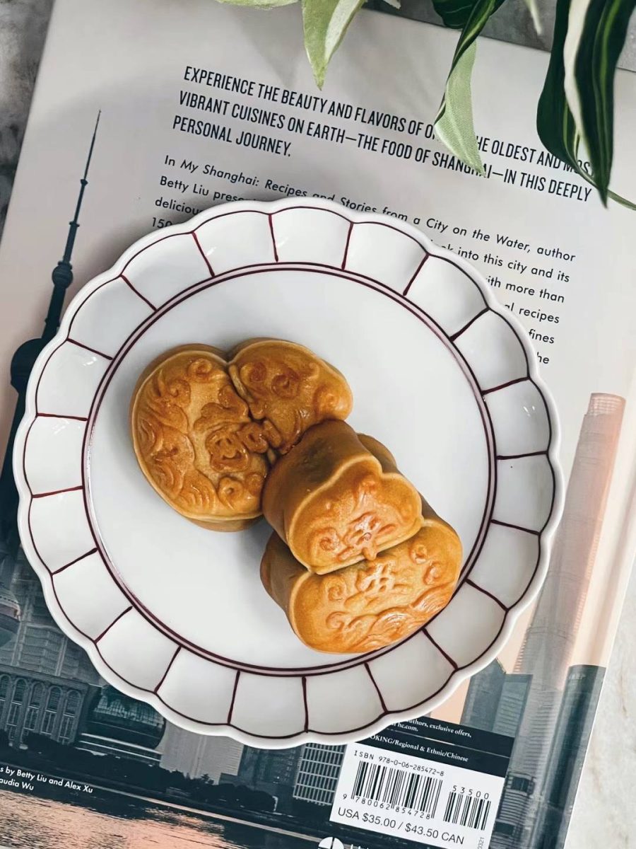 These mooncakes were designed in the shape of a gourd with auspicious words imprinted on top. In Chinese culture, gourds symbolize fortune and wealth and words mean good fortune and peace.