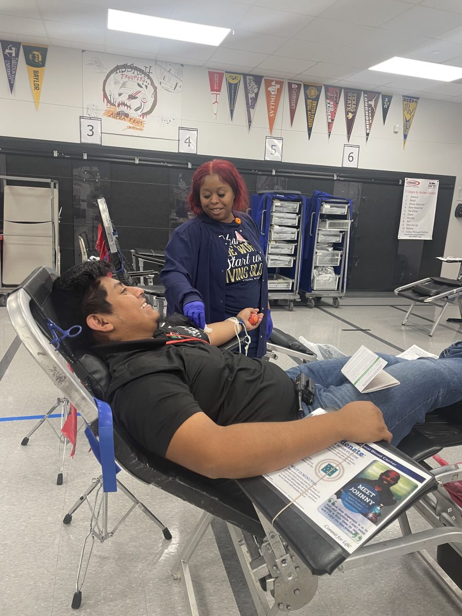 A+faculty+member+donates+blood.+Around+40+people+donated+blood+during+Interact+Clubs+second+blood+drive+of+the+year.