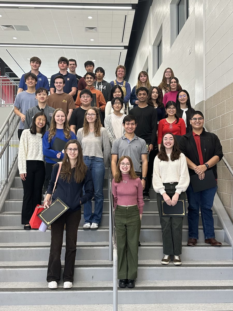 Thirty-seven former IB students return to Bellaire to receive their official diplomas. The students reconnected with each other and visited old teachers.