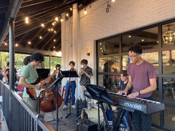 The jazz band performs on the front patio of Lankfords Bellaire. The band mainly performed bebop songs with some bossa nova and blues sprinkled in. 