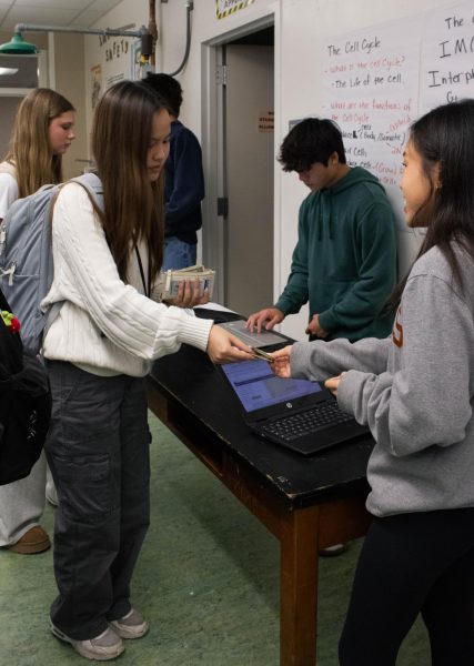 President junior Sydney Nguyen sells boba to a customer during the second half of Cardinal Hour.