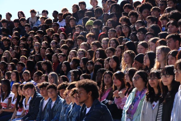 Seniors pose for the senior panoramic photo. This is the only time all members of the class of 2025 have gathered in one place to take a photo together.