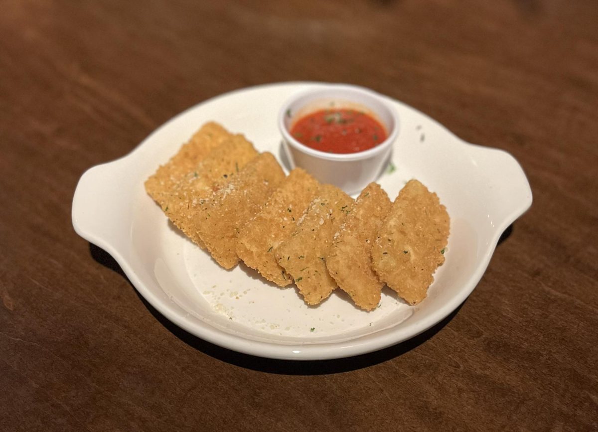 These mozzarella sticks weren't half bad. Mozzarella is my favorite cheese, so I always like to order this dish at restaurants.