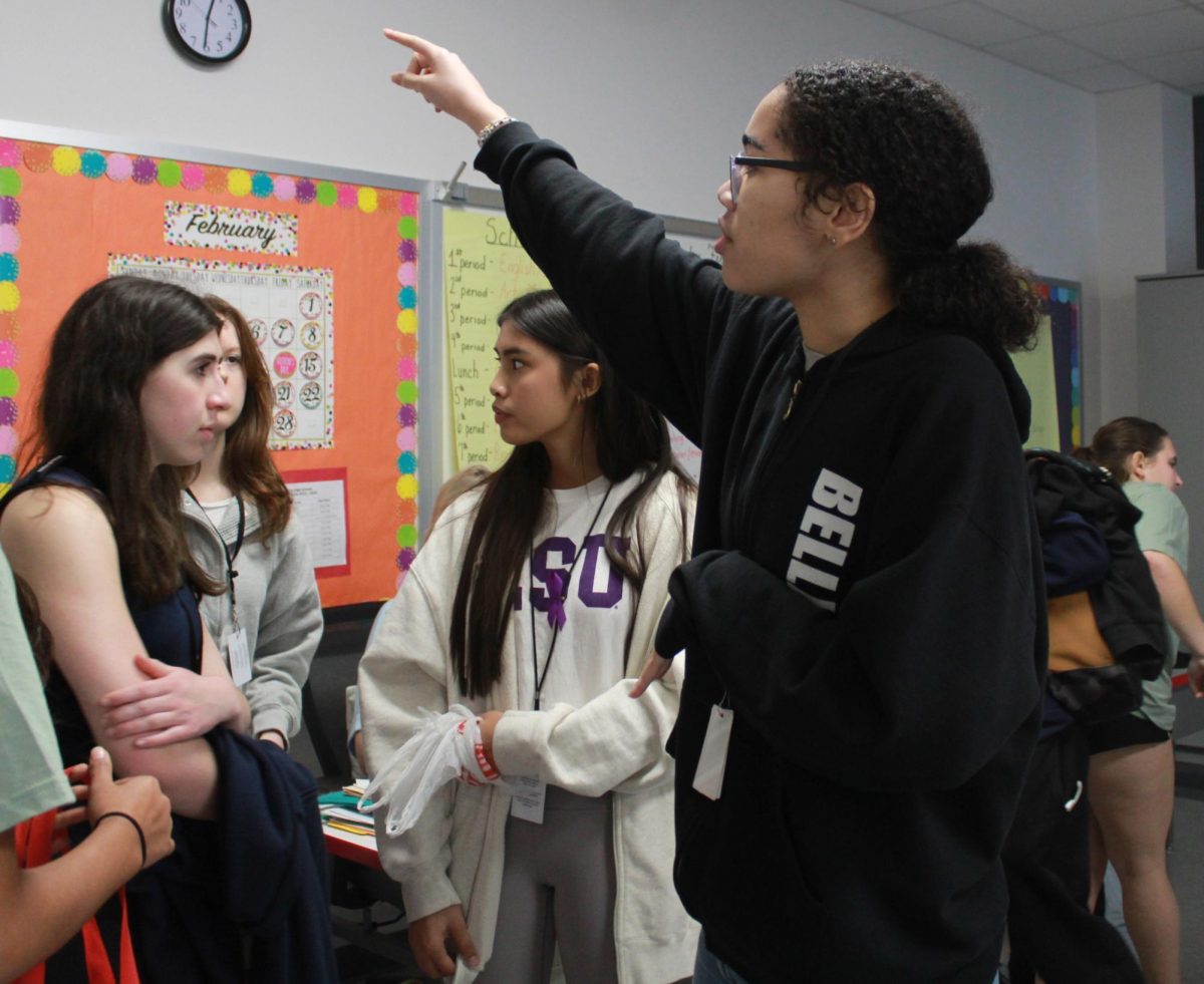 Senior Claire Bradford directs Best Buddies and Dessert Club officers. Bradford has been president of Best Buddies Club since the start of the year.