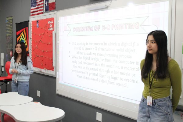 Senior and Tech Savvy Club President Lilac Walia and Vice President and junior Sacha Uparipab introduce an overview of 3D Printing. They had a step-by-step tutorial on how students could design their own mug.