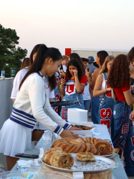 Sophomore Annie Huang prepares food for senior sunrise on Aug. 8. Huang is the Student Council secretary and arrived at the event early to help set up.