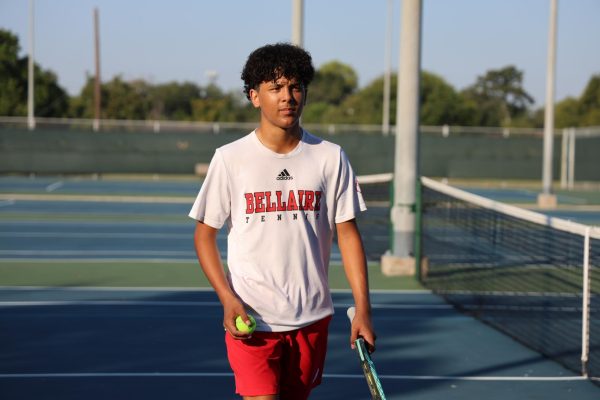 Catoni walks off the court after warming up in preparation for Bellaire’s district match against Lamar High School. The team would go on to defeat Lamar 10-4.