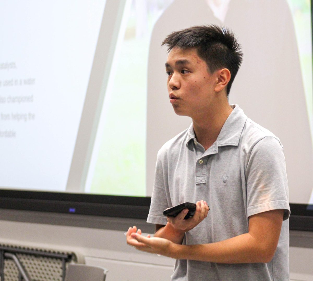 Executive President Jason Chen introduces Lipshutz. Lipshutz attended Yale University for graduate school and Harvard University for postdoctoral studies. 