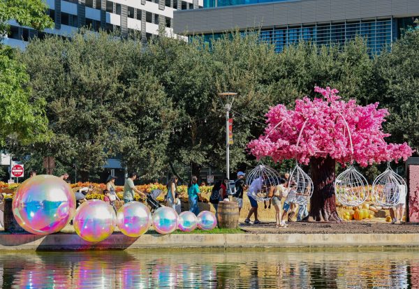 Attendees walk through the festival, circling Kinder Lake. I really enjoyed getting to view the park from different angles through the layout that wrapped around the lake.