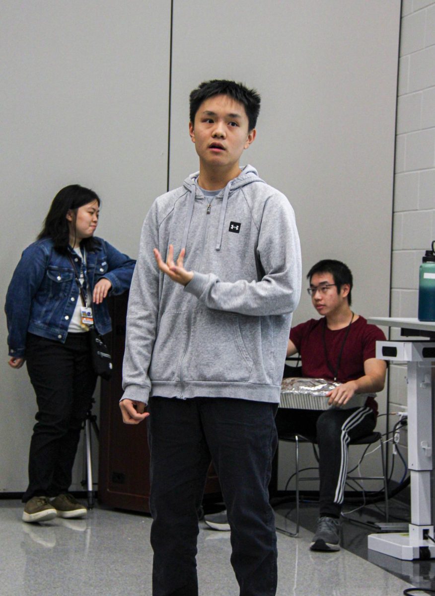 Senior and Executive President Jason Chen introduces Dr. Ludovic at the beginning of the presentation. Students for Green Chemistry baked over 200 chocolate chip cookies to give students at the end of the seminar. 